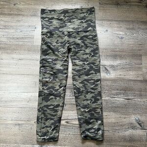Spanx Look At Me Now Seamless Camo Leggings XL - size up - Athleisure Activewear